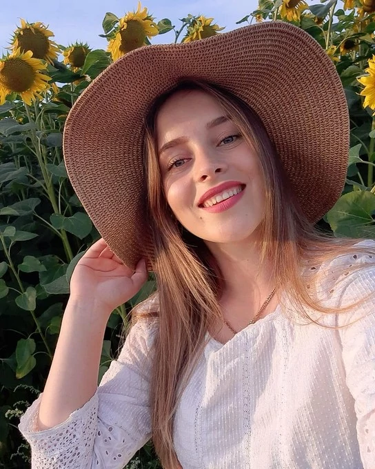 Красуня БУГу: майстриня прикрас із Зимнівської громади Анжела Студент 27