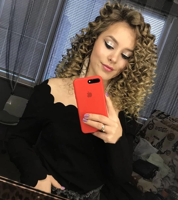 Красуня БУГу: майстриня прикрас із Зимнівської громади Анжела Студент 11