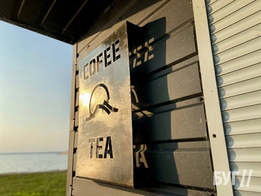 Пончики, повноводні пляжі та зачинені ресторани: чим зараз живе самотній Світязь 7