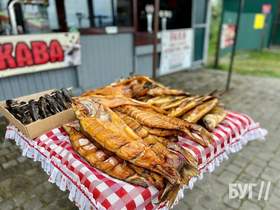 Пончики, повноводні пляжі та зачинені ресторани: чим зараз живе самотній Світязь 5
