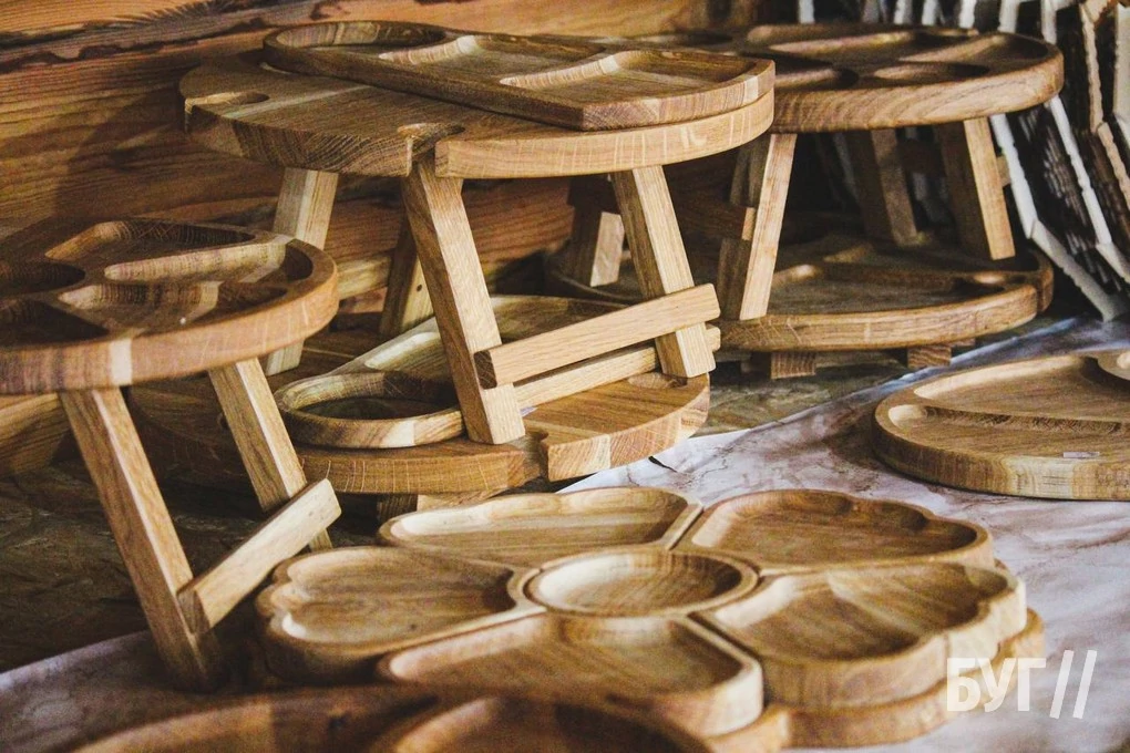 Які сувеніри пропонують придбати відпочивальникам на ринку у селі Світязь? 2