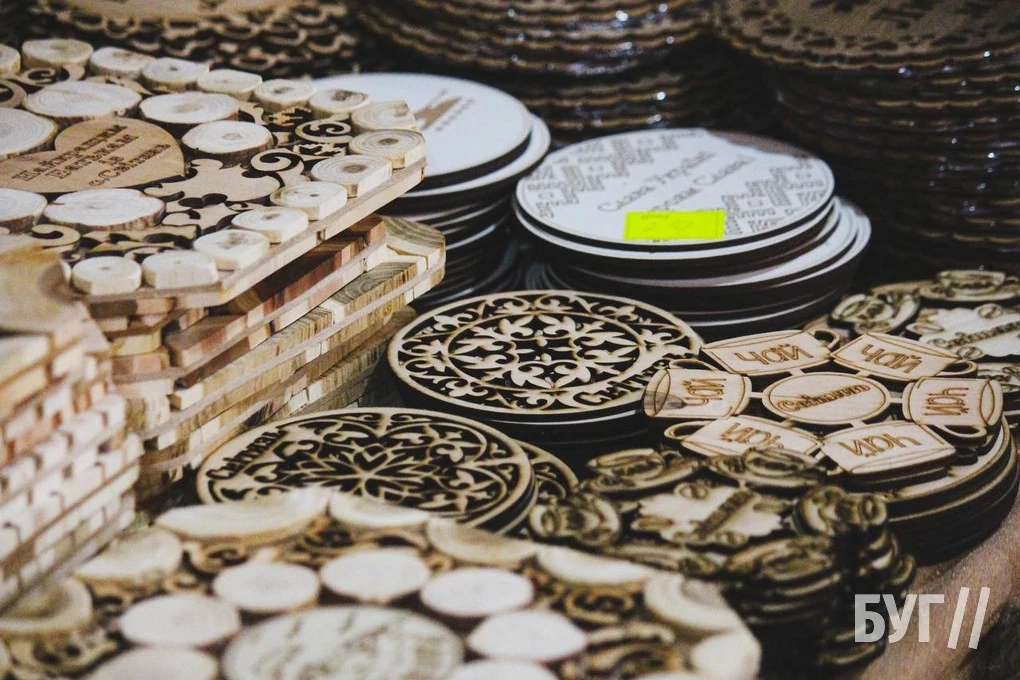 Які сувеніри пропонують придбати відпочивальникам на ринку у селі Світязь? 11