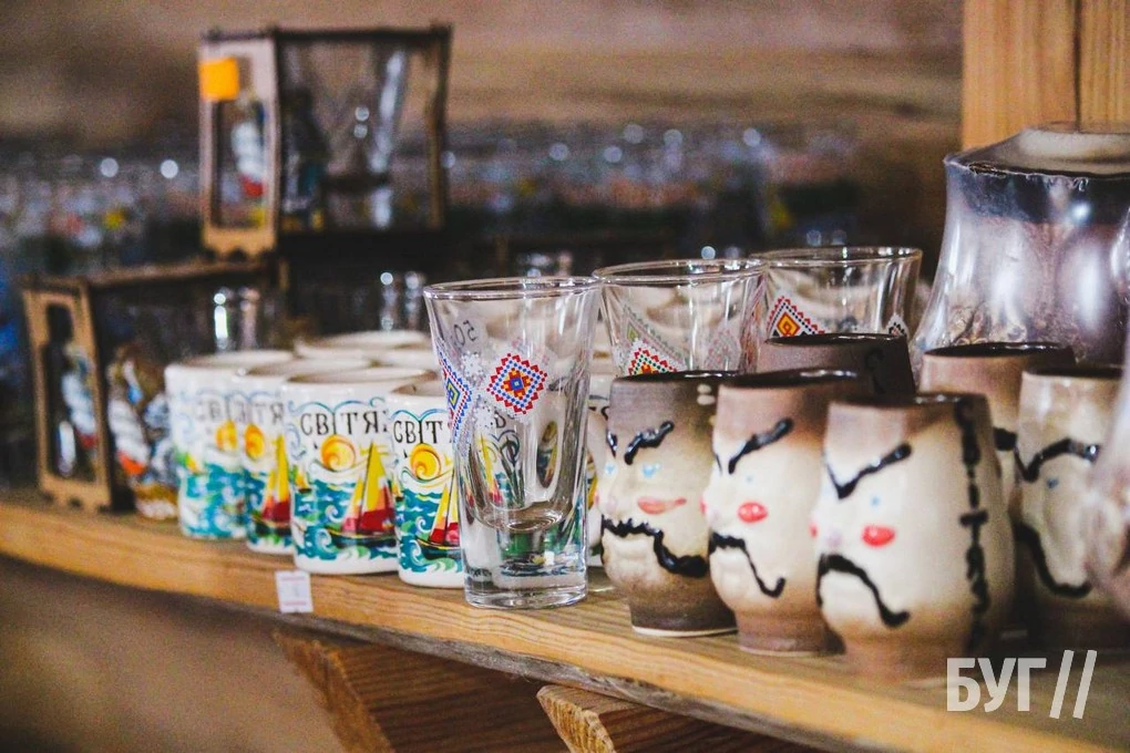 Які сувеніри пропонують придбати відпочивальникам на ринку у селі Світязь? 5