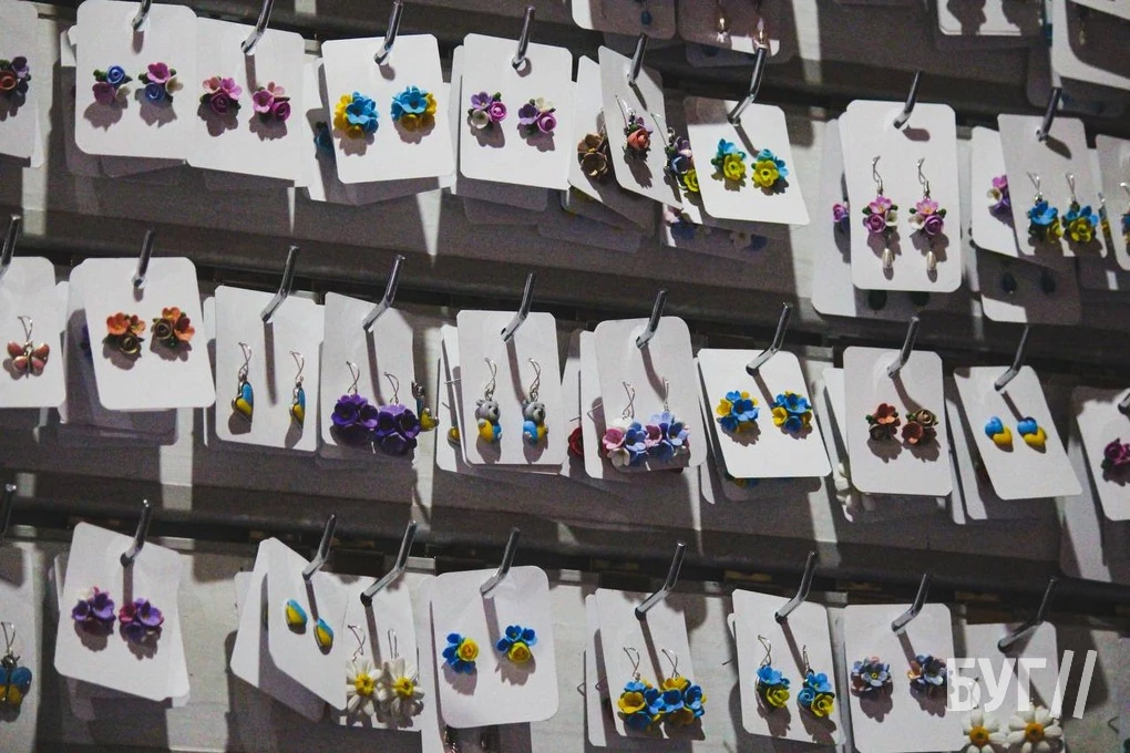 Які сувеніри пропонують придбати відпочивальникам на ринку у селі Світязь? 21