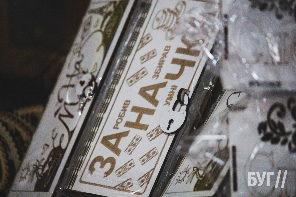 Які сувеніри пропонують придбати відпочивальникам на ринку у селі Світязь? 14