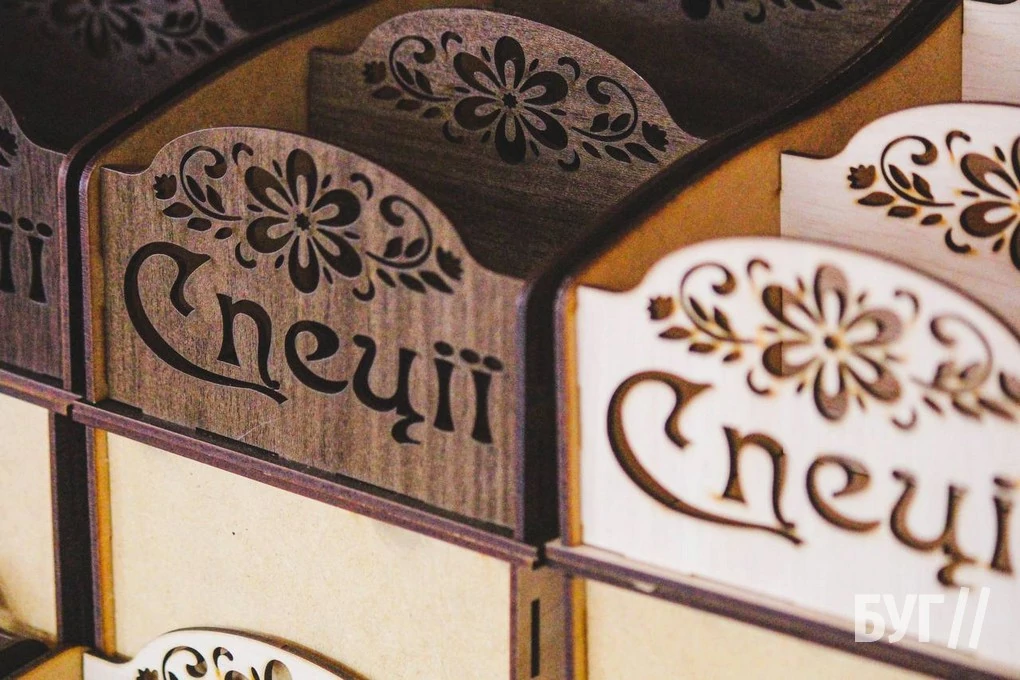 Які сувеніри пропонують придбати відпочивальникам на ринку у селі Світязь? 17