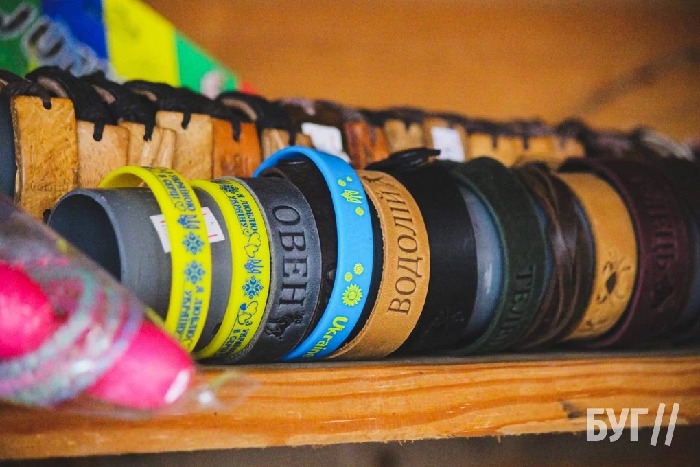 Які сувеніри пропонують придбати відпочивальникам на ринку у селі Світязь? 16