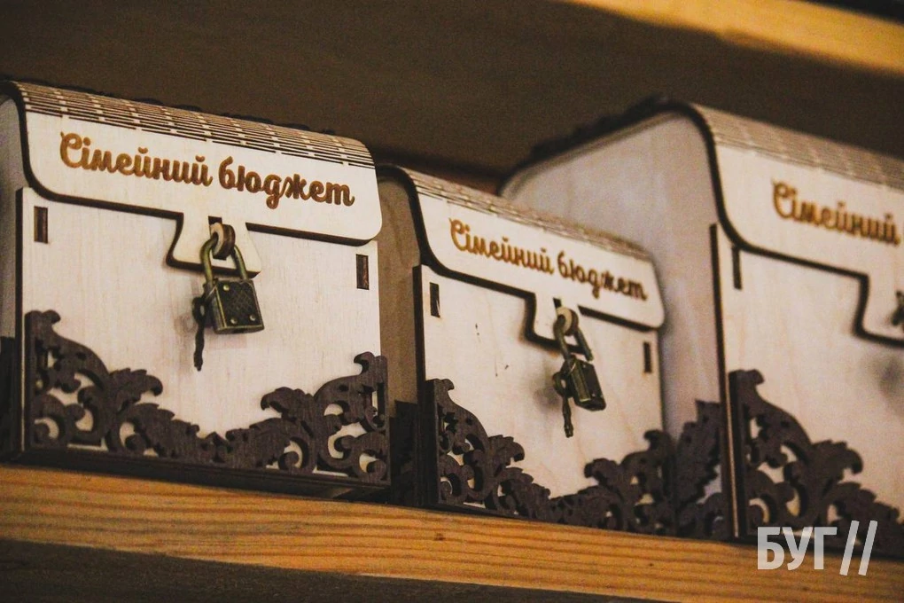 Які сувеніри пропонують придбати відпочивальникам на ринку у селі Світязь? 22