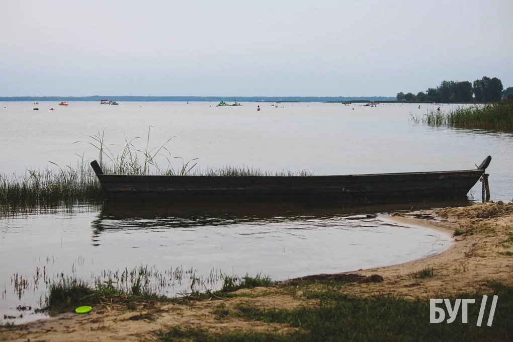 Які сувеніри пропонують придбати відпочивальникам на ринку у селі Світязь? 31