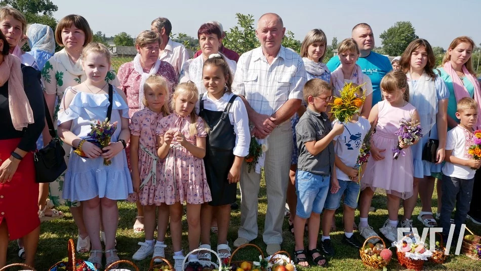 Мешканці Іванич відзначили Спаса освяченням букетиків та фруктових кошиків: фоторепортаж 18