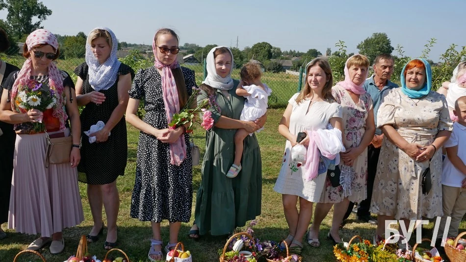 Мешканці Іванич відзначили Спаса освяченням букетиків та фруктових кошиків: фоторепортаж 14