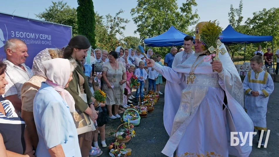 Мешканці Іванич відзначили Спаса освяченням букетиків та фруктових кошиків: фоторепортаж 12