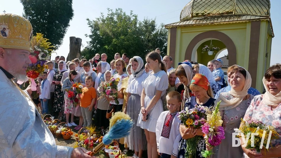 Мешканці Іванич відзначили Спаса освяченням букетиків та фруктових кошиків: фоторепортаж 22