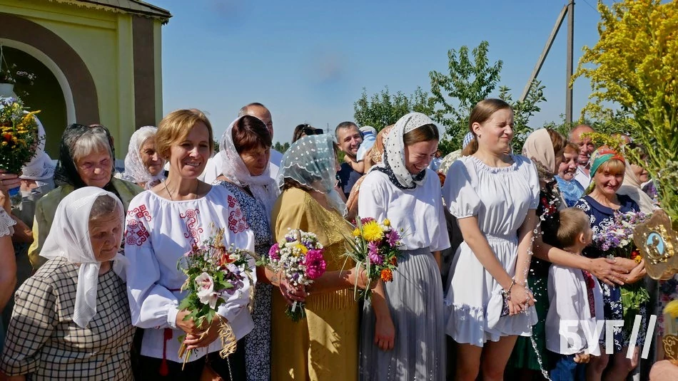 Мешканці Іванич відзначили Спаса освяченням букетиків та фруктових кошиків: фоторепортаж 26