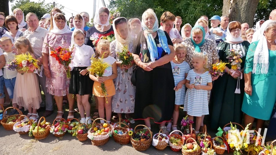 Мешканці Іванич відзначили Спаса освяченням букетиків та фруктових кошиків: фоторепортаж 13