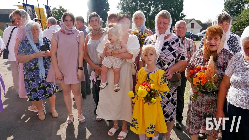 Мешканці Іванич відзначили Спаса освяченням букетиків та фруктових кошиків: фоторепортаж 34