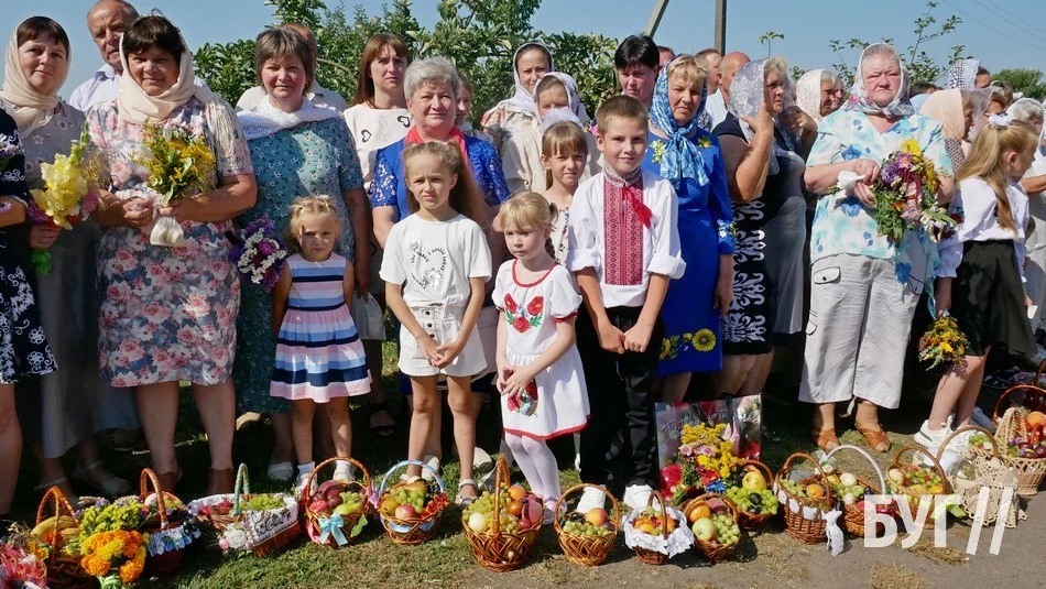 Мешканці Іванич відзначили Спаса освяченням букетиків та фруктових кошиків: фоторепортаж 40