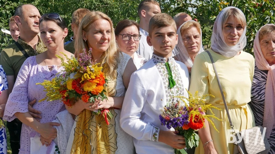 Мешканці Іванич відзначили Спаса освяченням букетиків та фруктових кошиків: фоторепортаж 42