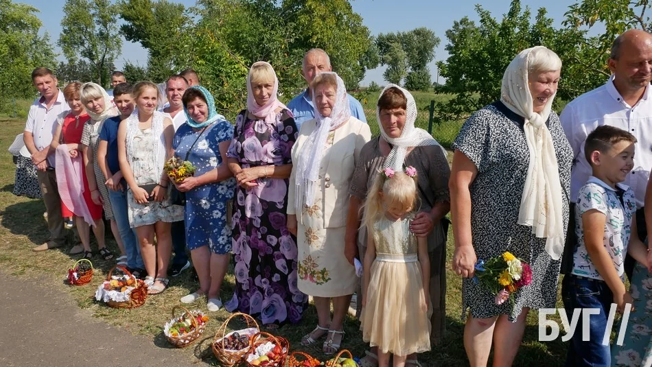 Мешканці Іванич відзначили Спаса освяченням букетиків та фруктових кошиків: фоторепортаж 57