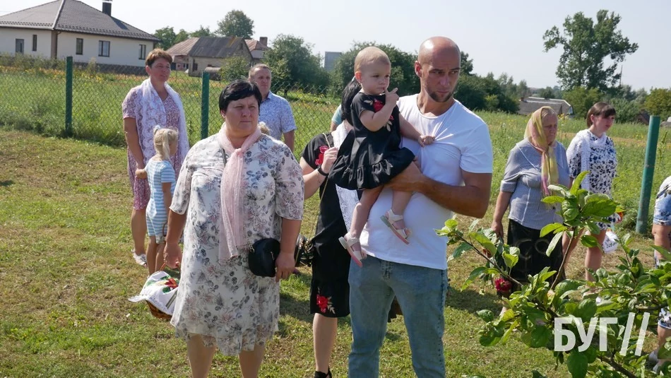 Мешканці Іванич відзначили Спаса освяченням букетиків та фруктових кошиків: фоторепортаж 62