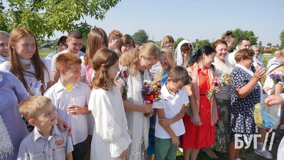 Мешканці Іванич відзначили Спаса освяченням букетиків та фруктових кошиків: фоторепортаж 65