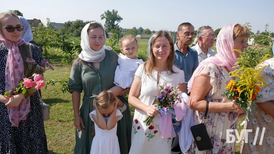 Мешканці Іванич відзначили Спаса освяченням букетиків та фруктових кошиків: фоторепортаж 67