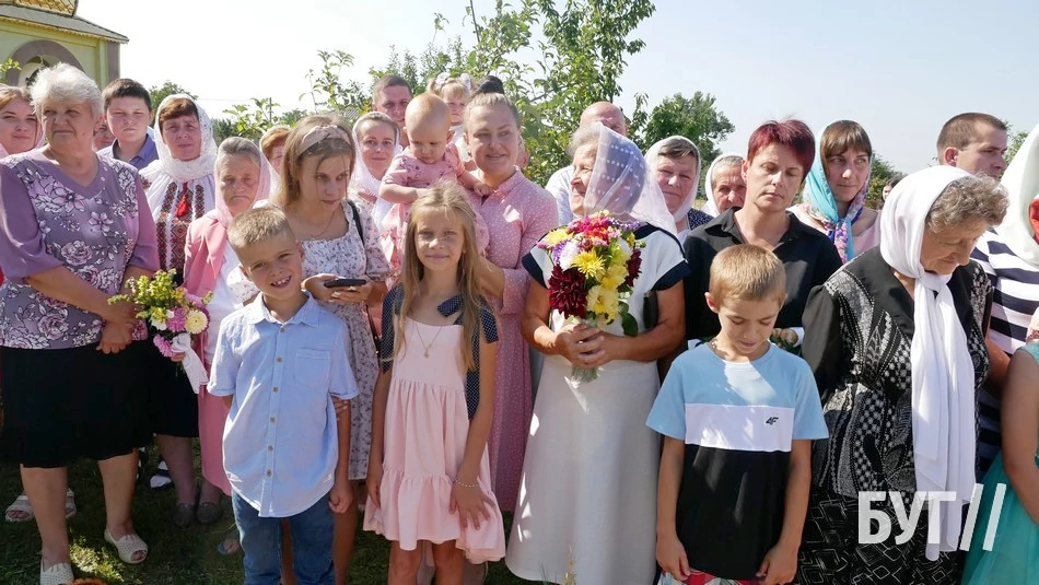 Мешканці Іванич відзначили Спаса освяченням букетиків та фруктових кошиків: фоторепортаж 75