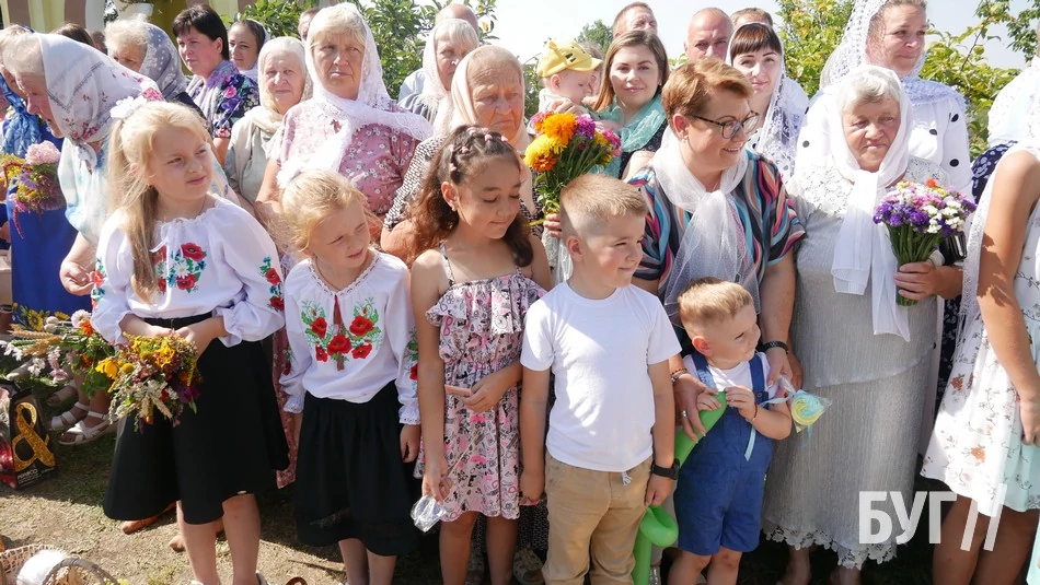 Мешканці Іванич відзначили Спаса освяченням букетиків та фруктових кошиків: фоторепортаж 77