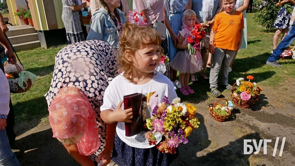 Мешканці Іванич відзначили Спаса освяченням букетиків та фруктових кошиків: фоторепортаж 82