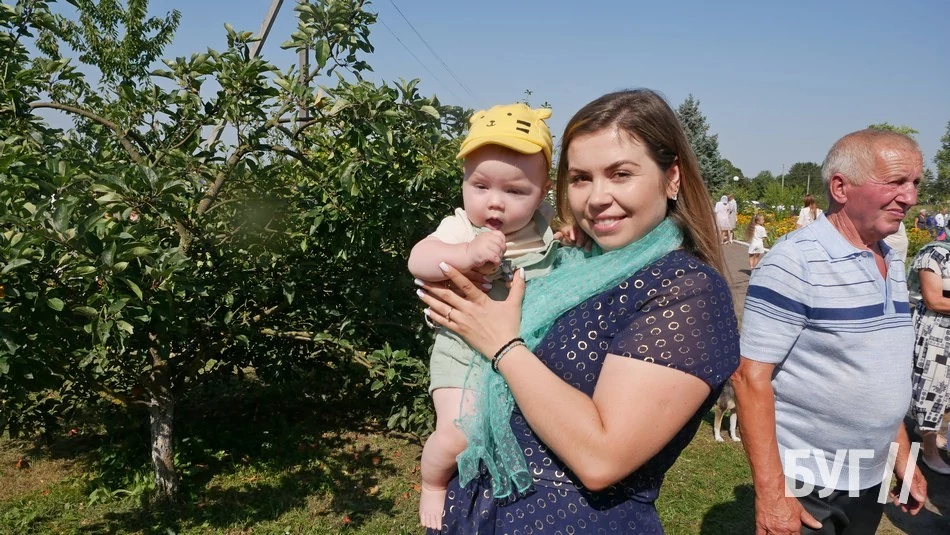 Мешканці Іванич відзначили Спаса освяченням букетиків та фруктових кошиків: фоторепортаж 83