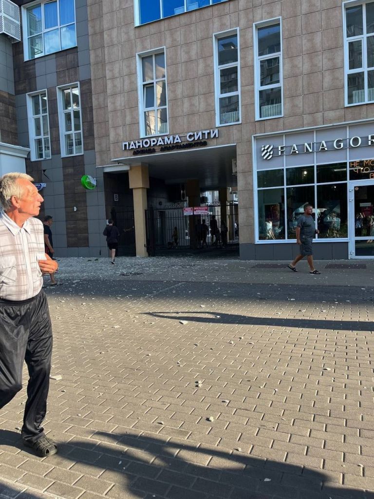 У Бєлгороді стався вибух, пошкоджено будинок і 15 авто 3