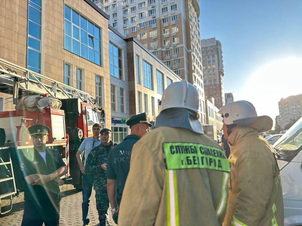 У Бєлгороді стався вибух, пошкоджено будинок і 15 авто 8