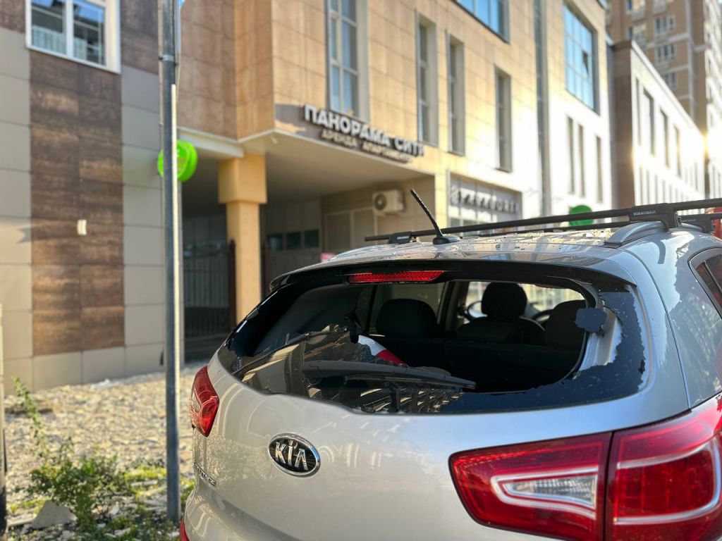 У Бєлгороді стався вибух, пошкоджено будинок і 15 авто 10