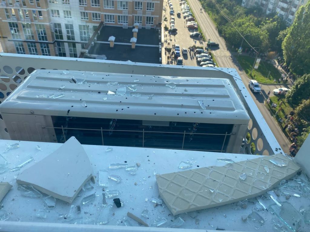 У Бєлгороді стався вибух, пошкоджено будинок і 15 авто 11