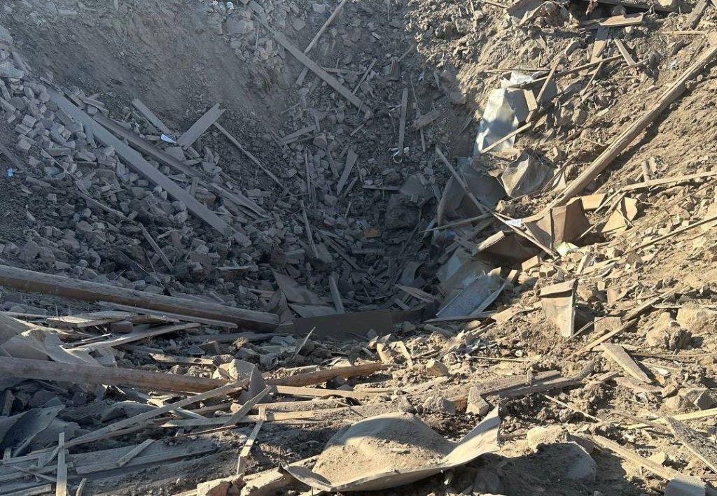 Росіяни вночі вдарили авіаційними бомбами по житловому кварталу на Запоріжжі 2