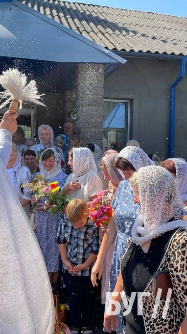 Мешканці Іванич відзначили Спаса освяченням букетиків та фруктових кошиків: фоторепортаж 101