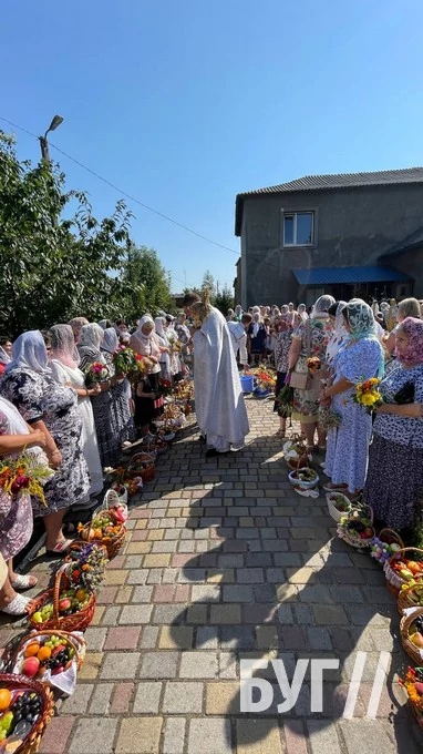 Мешканці Іванич відзначили Спаса освяченням букетиків та фруктових кошиків: фоторепортаж 120