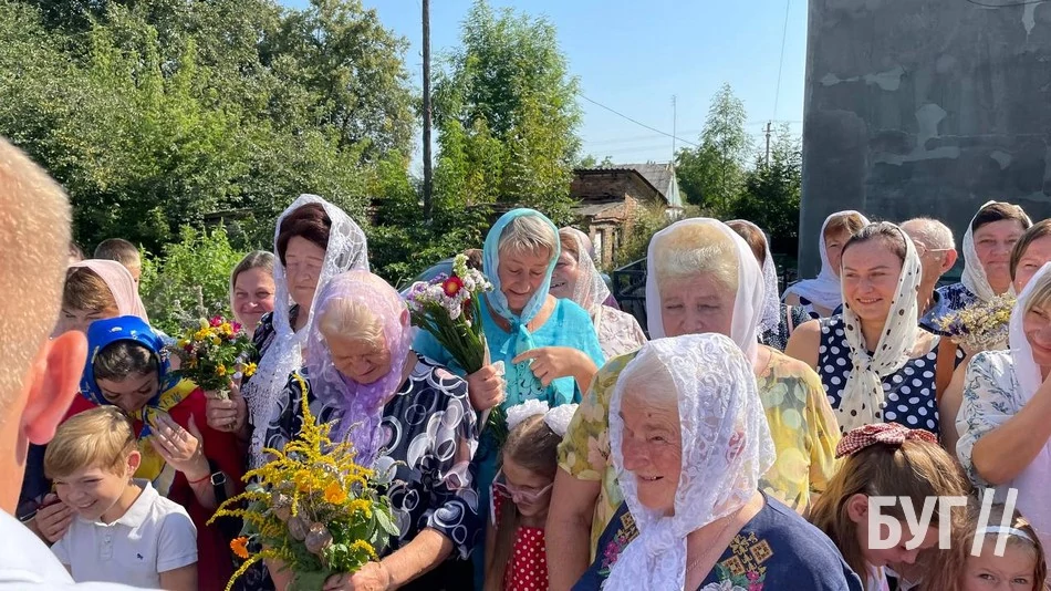 Мешканці Іванич відзначили Спаса освяченням букетиків та фруктових кошиків: фоторепортаж 93