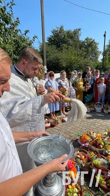 Мешканці Іванич відзначили Спаса освяченням букетиків та фруктових кошиків: фоторепортаж 124