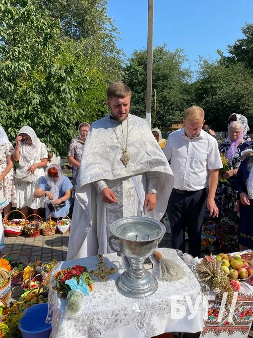 Мешканці Іванич відзначили Спаса освяченням букетиків та фруктових кошиків: фоторепортаж 96