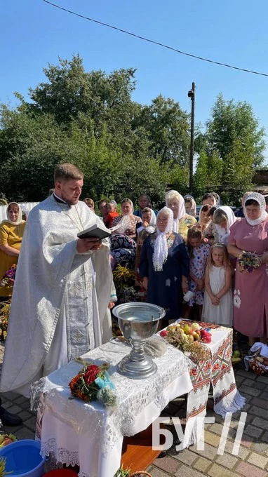 Мешканці Іванич відзначили Спаса освяченням букетиків та фруктових кошиків: фоторепортаж 97