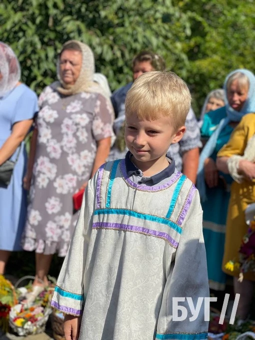Мешканці Іванич відзначили Спаса освяченням букетиків та фруктових кошиків: фоторепортаж 128