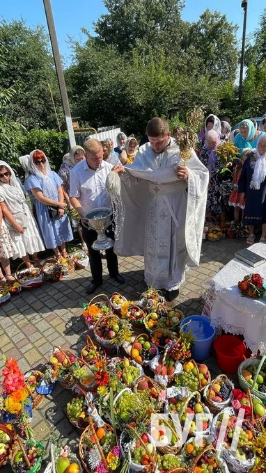 Мешканці Іванич відзначили Спаса освяченням букетиків та фруктових кошиків: фоторепортаж 127