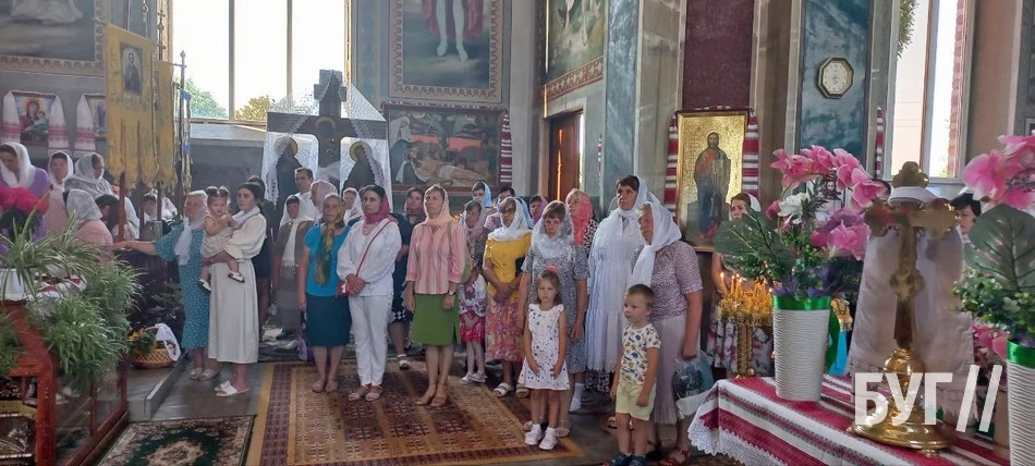 Мешканці Іванич відзначили Спаса освяченням букетиків та фруктових кошиків: фоторепортаж 3