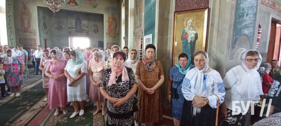 Мешканці Іванич відзначили Спаса освяченням букетиків та фруктових кошиків: фоторепортаж 7