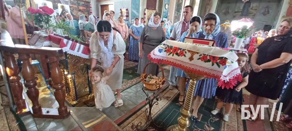 Мешканці Іванич відзначили Спаса освяченням букетиків та фруктових кошиків: фоторепортаж 6