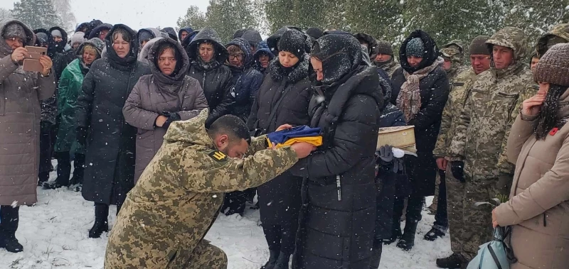 Мешканці Іваничівської громади попрощалися із полеглим Героєм Олександром Хомичем 5