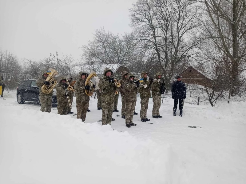 Мешканці Іваничівської громади попрощалися із полеглим Героєм Олександром Хомичем 4