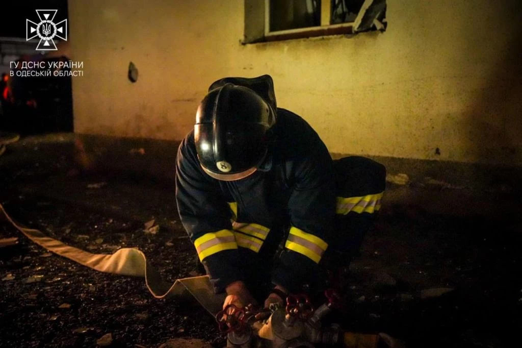 Наслідки атаки на Одещину: уламки дронів поцілили в гуртожиток, є поранені 5