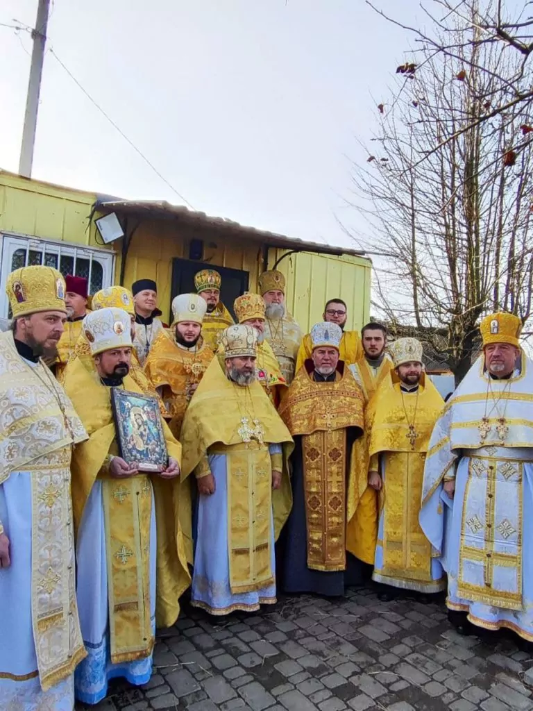 Контейнер стилізований під церкву: священники УПЦ мп створили «незалежну» релігійну громаду у Будятичах 8